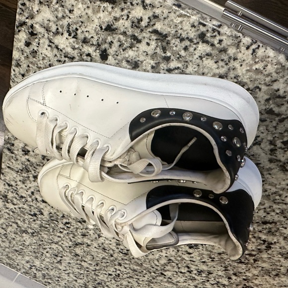 Alexander McQueen Men’s sneaker with studs. Size 38.5 - Picture 6 of 6